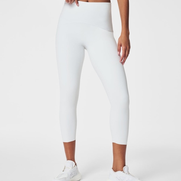 Spanx White Booty Boost 7/8 Legging with No-Show Coverage - Picture 3 of 10